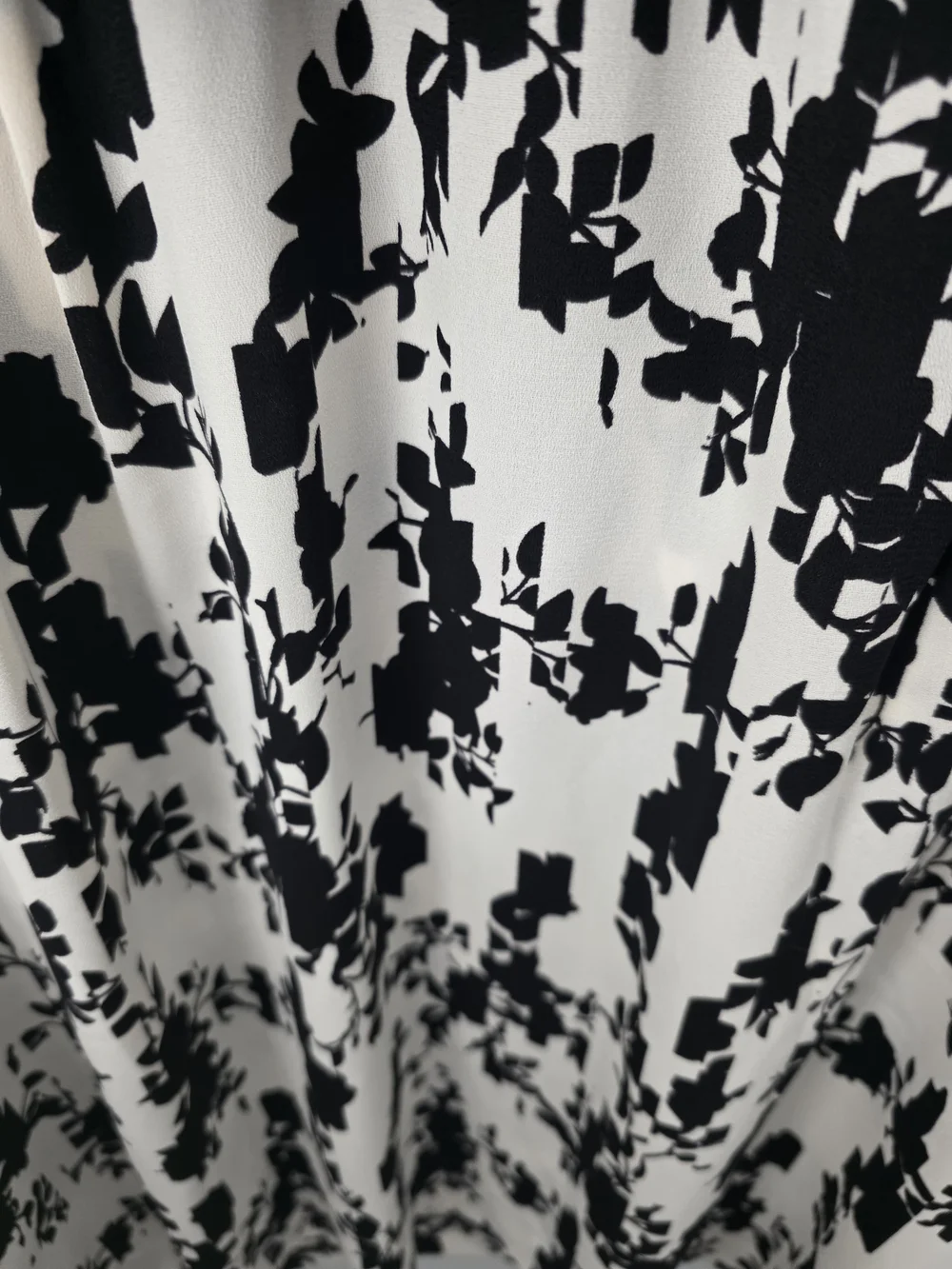 Cabi Black & White Floral V-Neck Dress Size Medium - Picture 6 of 14